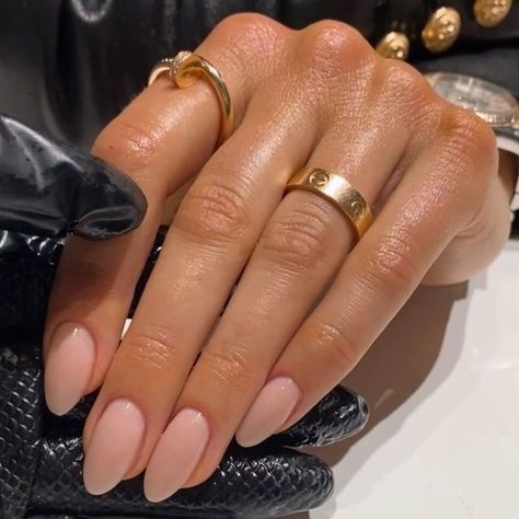 Nude Manicure, Unghie Sfumate, Kutek Disney, Nagellack Trends, Casual Nails, Manicure Ideas, Nail Jewelry, Oval Nails, Neutral Nails