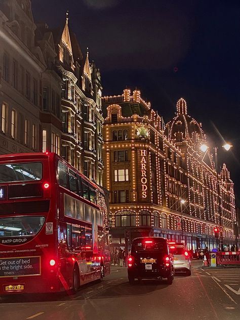 United Kingdom Aesthetic, London Night Aesthetic, Night Aesthetic Wallpaper, London Xmas, London At Night, Christmas In London, London Vibes, London Dreams, London Boy