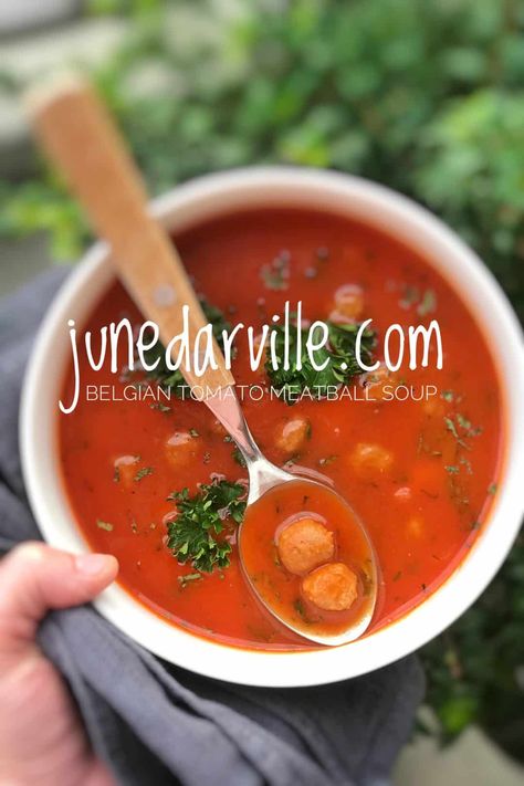 Here's another Belgian classic: 'tomatensoep met ballekes' or traditional tomato meatball soup... My favorite soup when I was a child! How To Make Fries, Bisque Soup Recipes, Lobster Bisque Soup, Valentines Food Dinner, Meatball Soup Recipes, Belgian Food, Meatball Soup, Easy Soups, Easy Soup Recipes