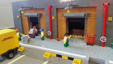 Lego Warehouse, Lego City Fire Station, Lego Garage, Lego Factory, Lego Structures, Lego Hacks, Easy Lego Creations, Lego Buildings, Lego Videos