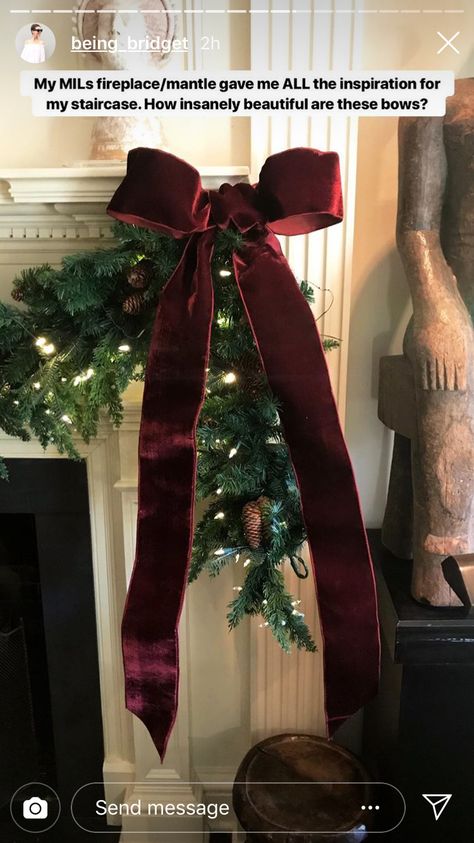 Velvet bows Tree Decoration Ideas, Christmas Tree Bows, Christmas Decor Inspiration, Red Christmas Tree, Christmas Interiors, Christmas Tree Inspiration, Christmas Mantle, Trendy Tree, Christmas Mantels