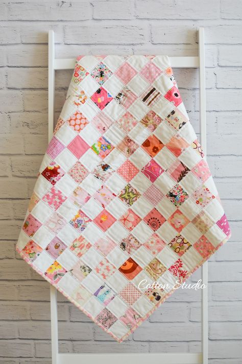 Checkerboard Pre-cut Baby Girl Quilt Kit Shortcut to Crafting Cuddly Dreams - Etsy Canada Baby Patchwork Quilt Patterns, Simple Square Quilt, Easy Baby Quilts For Beginners, Girly Quilts, Baby Girl Quilt Patterns, Baby Girl Quilt Ideas, Easy Baby Quilt Patterns, Baby Items To Sew, Baby Quilt Girl