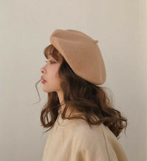 Baret Outfit, Stylish Caps, Cute Hats, Hat Fashion, Pretty People, Long Hair, Bangs, Korean Fashion, Winter Fashion