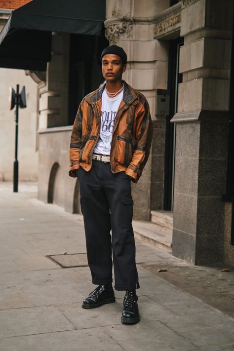 Unisex Street Style, Men’s Fashion Week Street Style, Paris Fashion Week Men Street Style, Cool Street Fashion Men, Spring Outfits Black Men, Men Style 2022, Men’s Spring Fashion, Men’s Street Style, Street High Fashion