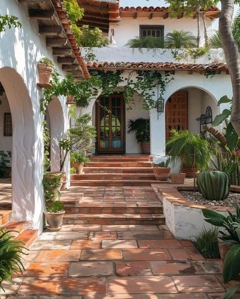 Houses In El Salvador, San Diego Houses Exterior, Salvador House, Spain Houses, Mediterranean House Design, Nest Ideas, Spanish Courtyard, Hacienda Homes, Spanish Home Decor