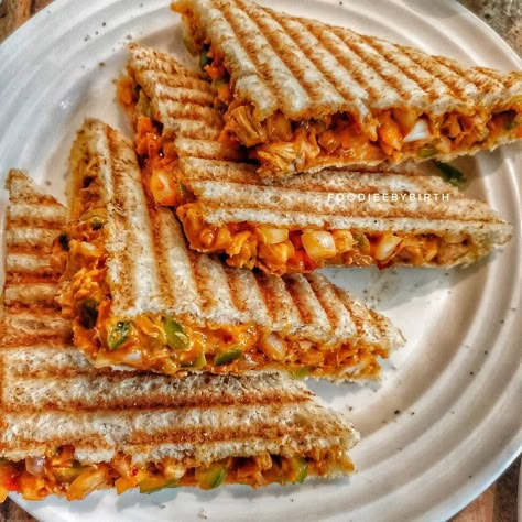 Food Cravings Breakfast, Chicken Tikka Sandwich, Tikka Sandwich, Sandwich For Breakfast, Profile Picture Instagram Dark, Mummy Papa, Party Chicken, Indian Dinner Recipes, Tastemade Recipes