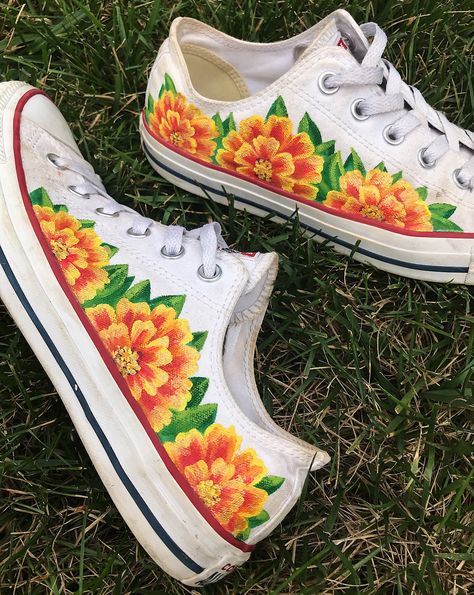 Unique, custom-made shoes with a bold floral design on the sides! Each pair is hand-painted with vibrant acrylic paint and sealed with waterproof spray to protect against fading. The listed price is for artwork only. You can use the dropdown menu to select the type of shoe, such as Vans, Converse, Keds, or Toms. If you would like something else, such as an off-brand shoe at a lower price, please message me! Your shoes will take up to 4 weeks to ship, as each pair is bought and painted upon order Decorated Canvas Shoes, Hand Painted Canvas Shoes, Vans Design Shoes Diy, Things To Paint On Shoes, Custom Painted Shoes Ideas, Diy Canvas Shoes, Shoe Painting Ideas Vans, Vans Ideas, Sneaker Painting