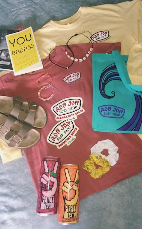 Surf Shop Clothes, Ron Johns Surf Shop Shirts, Surfer Girl Outfits Surf Style, Ron Jon Surf Shop Aesthetic, Vaco Aesthetic, Surf Shop Aesthetic, Ron Johns Surf Shop, 2019 Vsco, Preppy Must Haves