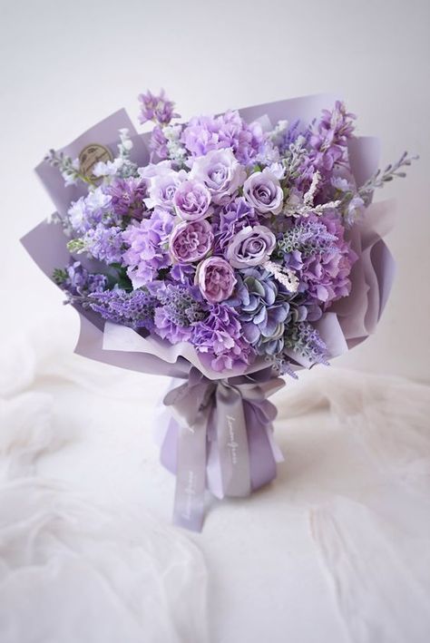 Flowers For Girlfriend, Purple Flower Bouquet, Purple Bouquets, Birthday Flowers Bouquet, Diy Bridal Bouquet, Luxury Flower Bouquets, Purple Wedding Bouquets, Fancy Flowers, Purple Bouquet