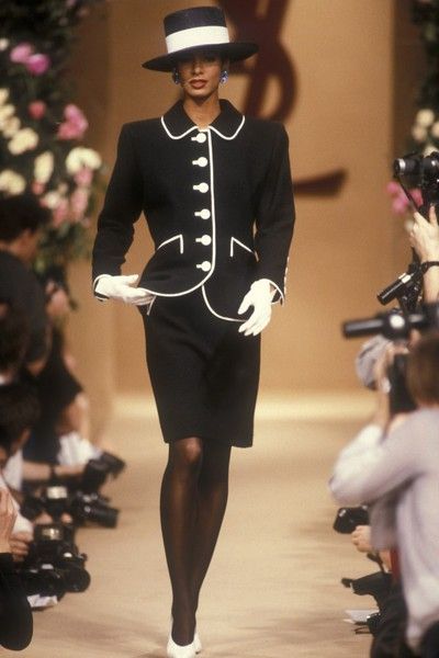 Ysl 80s, Ysl Fashion, Yves Saint Laurent Couture, Saint Laurent Fashion, 90s Runway Fashion, Original Supermodels, Mode Chanel, Vintage Couture, Saint Laurent Paris