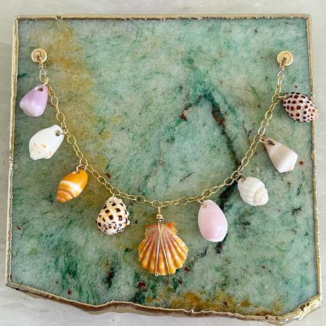 HANDMADE SHELL JEWELRY 🐚 | New batch of gold shell charm bracelets available now @girllovessea shop… | Instagram Shell Charm Bracelet, Beach Handmade Jewelry, Homemade Shell Necklace, Sea Shell Jewelry Aesthetic, Shell Projects, Diy Shell Jewelry, Shell Jewellery, Beach Jewelry Diy, Charm Necklace Diy