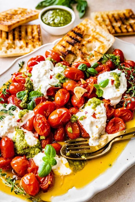 Tomato Burrata Pasta, Tomatoes With Burrata, Burrata Pasta, Tomato Appetizers, Roasted Grape Tomatoes, Burrata Recipe, Tomato Recipe, Summer Flavors, Caprese Pasta Salad