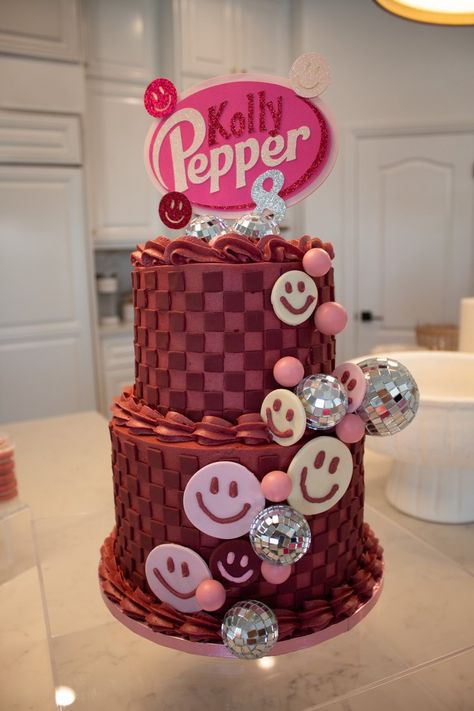 Kolly Pepper!! Crazy Birthday Cakes, Dr Pepper Cake, Oreo Flavors, Cute Birthday Ideas, Sleepover Food, Junk Food Snacks, 13th Birthday Parties, Easy Food Art, Yummy Comfort Food