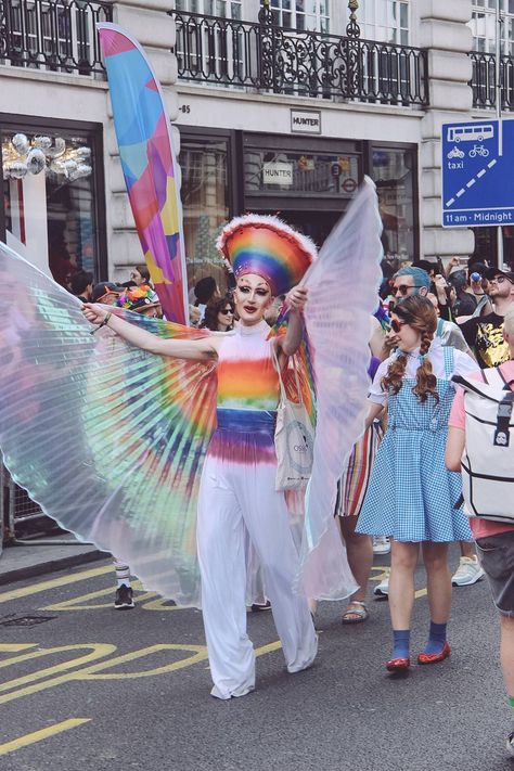 Pride London 2018 | British Vogue Pride Street Style, Pride March Outfits, Pride Festival Aesthetic, Pride Festival, Pride Photography, Pride Fashion, Pride Parade Aesthetic, Nyc Pride Parade, Lgbtq Pride Parade