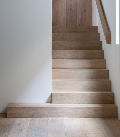 Love the look of the stairs and continues to the floor and the colour Interior Stair Railing, White Washed Wood, Staircase Handrail, House Staircase, Escalier Design, Stair Handrail, Staircase Railings, Wood Stairs, Interior Stairs