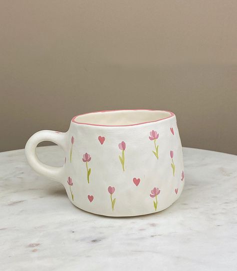 Pottery Painting Ideas Easy, Diy Keramik, Ceramic Cafe, Ceramics Pottery Mugs, Diy Pottery Painting, Cerámica Ideas, Tanah Liat, Pottery Painting Designs, Tassen Design