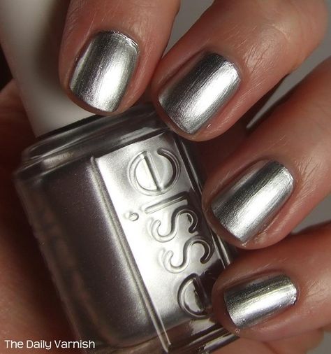 Essie no place like chrome ♡ Silver Nail Polish, Chrome Nail Polish, Metallic Nail Polish, Silver Nail, Her Nails, Metallic Nails, Essie Nail Polish, Bohol, Essie Nail