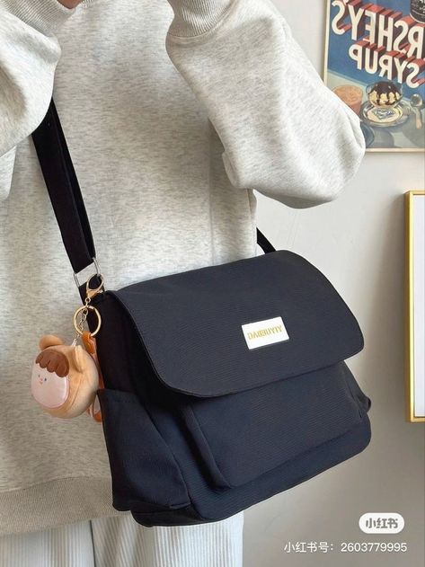 Bag For College, Shoulder Bag For School, Stylish School Bags, Trendy Purses, Bag For School, My Style Bags, Wallpapers Phone, 사진 촬영 포즈, Wallpapers For Iphone