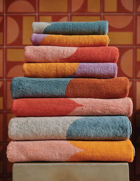 Bathroom Towel Colors Scheme, Bathroom Towels Colors, Modern Bath Towels, Striped Bath Towels, Patterned Bath Towels, Beach Bathroom, Towel Decor, Hair 2024, Wash Cloths