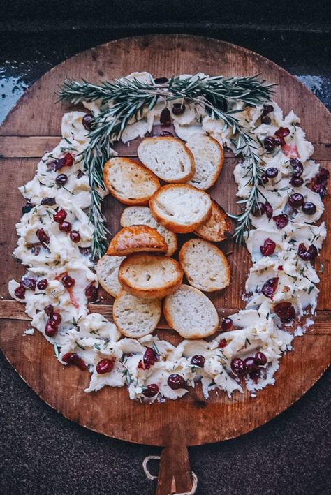 Christmas Butter Boards, Holiday Butter Board, Butter Board Ideas Christmas, Christmas Butter Board, Savory Butter Board, Butter Boards Charcuterie, Butter Board Charcuterie, Butter Board Ideas, Cousins Christmas