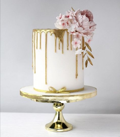 1 Tier Wedding Cakes, Single Tier Wedding Cake, Hbd Cake, Macaroon Cake, Single Tier Cake, Golden Cake, Wedding Anniversary Cakes, Wedding Cake Stand, Small Wedding Cakes