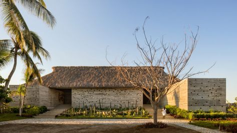 Santiago Calatrava, Mexican Restaurant Design, Casa Wabi, Lattice Wall, Genius Loci, Puerto Escondido, Palm Tree Leaves, Roof Styles, Roof Covering