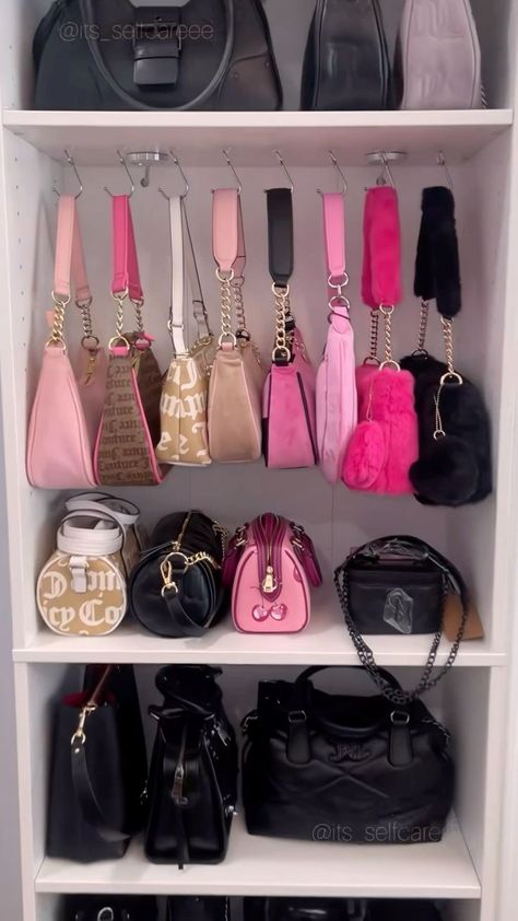 Purse Wall Display, Bag Display Ideas Bedroom, Accessories Organization Ideas, Small Space Living Apartment, Apartment Decor Studio, Purse Wall, Purses And Handbags Organization, Modern Maximalist Decor, Styling Living Room