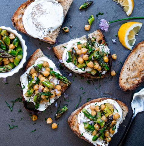 Forget avocado toast -- try this garlicky, lemony, creamy alternative instead Chickpea Toast, Breakfast Toasts, Garlic Chickpeas, Mint Slice, Dry Chickpeas, Lemon Yogurt, Pasta Night, Nutritious Breakfast, Canned Chickpeas