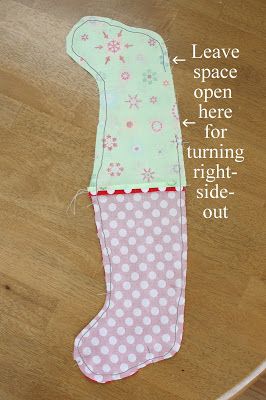 Diary of a Quilter - a quilt blog: Easy Stocking Tutorial - easy way to make a lined stocking Diy Christmas Stocking Pattern, Christmas Stocking Tutorial, Simple Stocking, Christmas Stockings Sewing, Stocking Tutorial, Sewing Christmas, Diy Sy, Christmas Sewing Projects, Christmas Stockings Diy