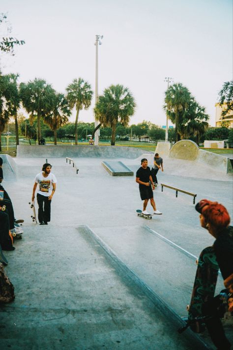 Skateboard Film Photography, 35 Film Photography, Skate Film Photography, La Film Photography, 90s Film Photography, Film Camera Pictures, Alt Friends, Film Photography Ideas, Film Photos Aesthetic