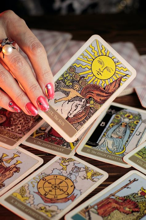 The World Tarot Card, The World Tarot, Tarot Card Reader, The Sun Tarot Card, Tarot Significado, The Sun Tarot, Tarot Gratis, Major Arcana Cards, The Hierophant