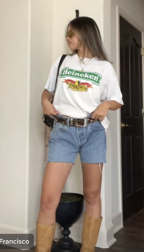 Jean Shorts Baggy Shirt, Jean Shorts Outfit 2023, Oversized Jean Shorts Outfit, Oversized Jean Shorts, Ss23 Outfit, Fall Shorts Outfit, Brown Shorts Outfit, Brown Knee High Boots Outfit, Jean Shorts Long