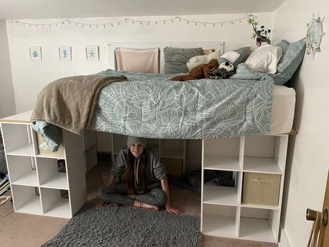 Diy Loft Bed, Dorm Diy, Dorm Room Diy, Closet Bed, Home Office Inspiration, Tiny Bedrooms, Pallet Furniture Living Room, Furniture Small Spaces, Diy Baby Furniture