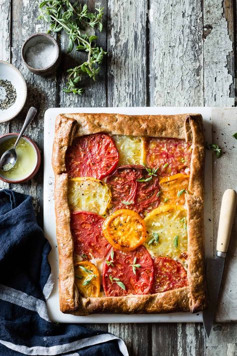 This rustic heirloom tomato tart showcases colorful heirlooms in a shatteringly flaky gluten-free crust kissed with fresh oregano, mozzarella, and parmesan. Cheese Galette, Heirloom Tomato Tart, Felt Making, Bojon Gourmet, Crumble Pie, Gluten Free Pie Crust, Gluten Free Crust, Tomato Tart, Gluten Free Pie