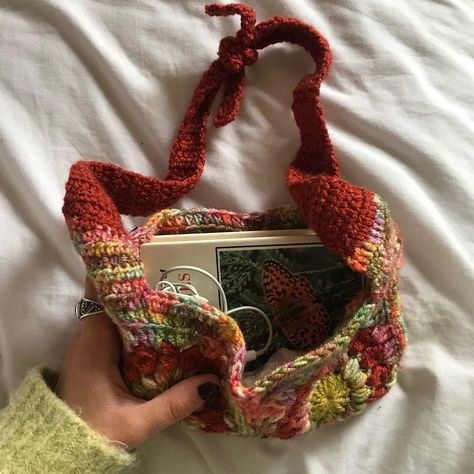 ॐ Eloise Clarkson (@expression.el) • Instagram photos and videos Crochet Inspo, Crochet Fashion Patterns, Crochet Cross, Crochet Jewelry, Knitting Inspiration, Crochet Crafts, Cute Crochet, Crochet Ideas, Crochet Designs