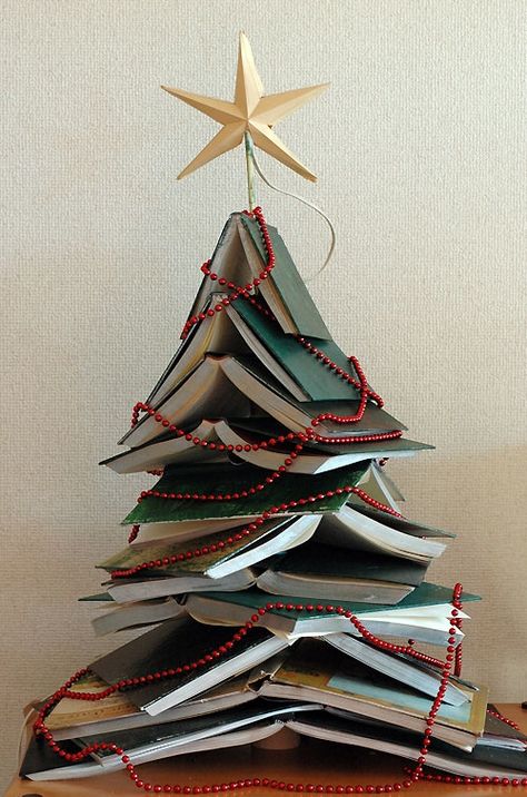 How to DIY 8 Different Bookish Christmas Trees | Quirk Books : Publishers & Seekers of All Things Awesome Unusual Christmas Decorations, Unusual Christmas Trees, Book Christmas Tree, Diy Jul, Creative Christmas Trees, Book Tree, Alternative Christmas, Alternative Christmas Tree, Unique Christmas Trees