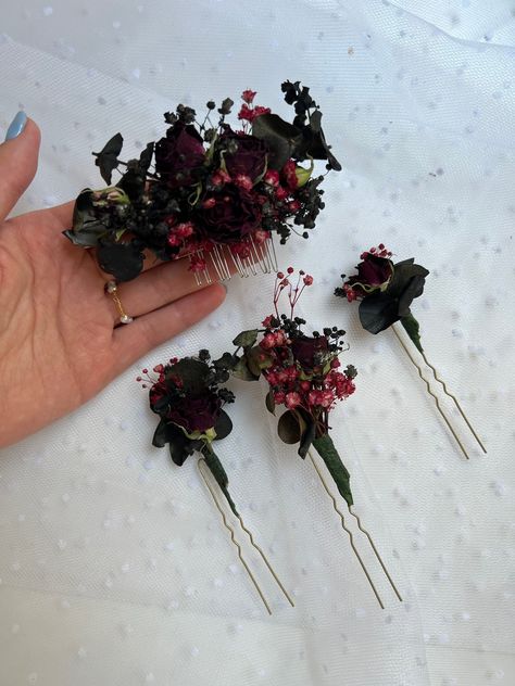 Free shipping for orders over 53€ use code FREE2022 Dear customers, we process flowers ourselves, dry them and make hair ornaments. We have extensive experience in the manufacture of jewelry - more than 3 years. We have been working with dried flowers for more than 2 years. We have hundreds of happy brides in our experience. A set of 3 different hairpins in black,brown , red colors. Size 3-4 inches. The price is for 1 set of 3 hair pins/Comb Brown hair pins is ideal for a rustic wedding. The bla Black Wedding Hairpiece, Witchy Bridesmaid Dresses, Black And Red Wedding Hair, Moody Winter Wedding Decor, Gothic Wedding Hair Accessories, Gothic Wedding Accessories, Wedding Hair Goth, Gothic Wedding Headpiece, Gothic Farmhouse Wedding