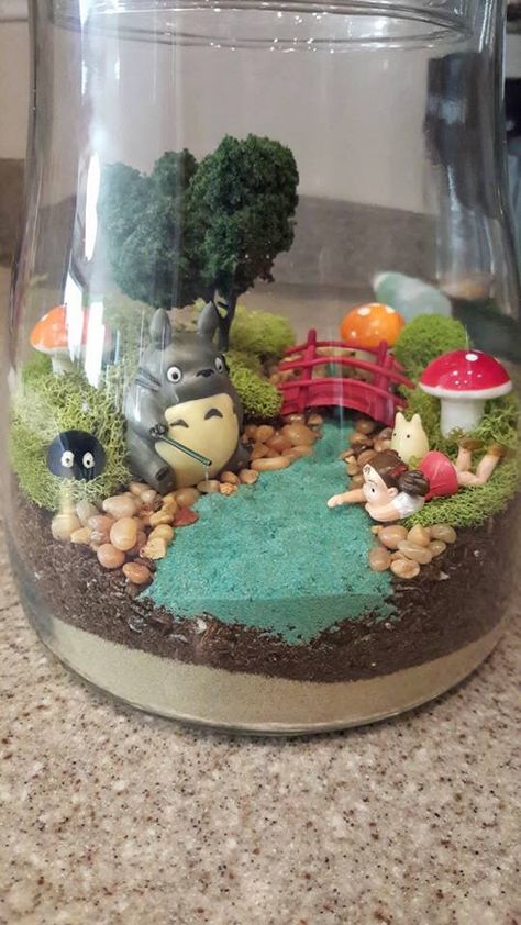 Totoro! Totoro Aquarium, Studio Ghibli Terrarium, Clay Terrarium, Totoro Terrarium, Totoro Diy, Pokemon Terrarium, Crafty Hobbies, Beautiful Terrariums, Mini Terrarium