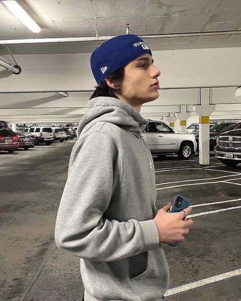 Backwards Hat Outfit, Jared Trent, Backwards Hat, Hat Aesthetic, Cute Guy Pics, Character Inspiration Male, Pretty Ppl, Perfect Boyfriend, Men Stylish Dress