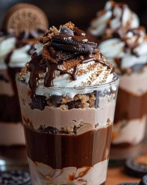 Milkshake Drawing, Milkshake Date, Mint Pudding, Milkshake At Home, Milkshake Ideas, Carb Breakfast Ideas, Ice Cream Milkshake, Chocolate Parfait, Facebook Recipes