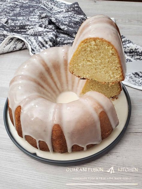 Vanilla Bundt Cake Vanilla Glaze For Bundt Cake, Cakes With Sour Cream, Moist Vanilla Bundt Cake, Bundt Cake Vanilla, Glaze For Bundt Cake, Homemade Bundt Cake, Vanilla Bundt Cake Recipes, Cakes Made With Oil, Snacking Cakes