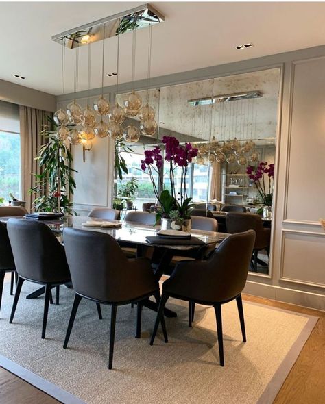 Dining Table Wall Ideas, Modern Mirror Wall Living Room, Mirror Design Wall Dining Room, Dining Mirror Wall Ideas, Mirrors In Dining Room Wall, Mirrors In Dining Room, Dining Room Wall Mirror, Dining Room With Mirror, Dinning Room Mirror