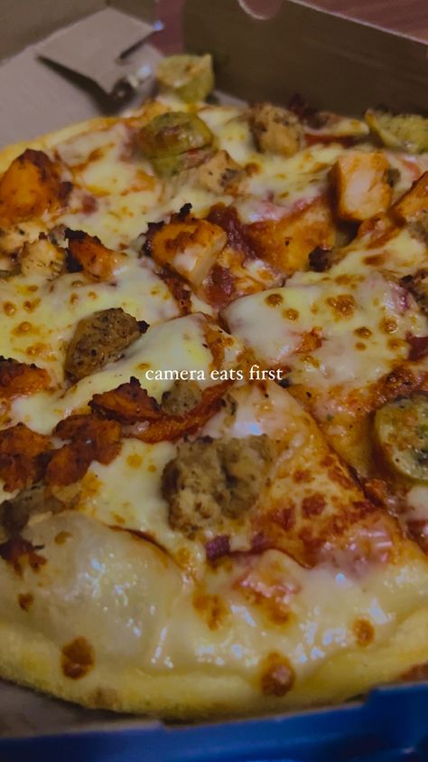 Pizza photo | insta story ideas |food photos Yummy Food Instagram Story, Pizza Aesthetic Captions, Pizza Pose Instagram, Caption For Pizza Picture, Food Quotes Instagram Story, Good Food Instagram Story, Pizza Ig Story Ideas, Aesthetic Pizza Insta Story, Funny Insta Story Ideas