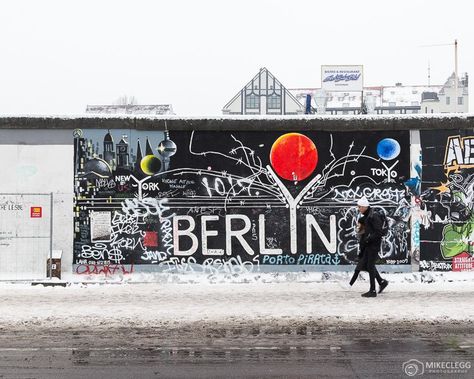 Part of the Berlin Wall at East Side Gallery Fall Of Berlin Wall, Berlin Aesthetic, Berlin Photography, Aruba Travel, Checkpoint Charlie, Berlin Street, East Side Gallery, Berlin Travel, Instagram Locations