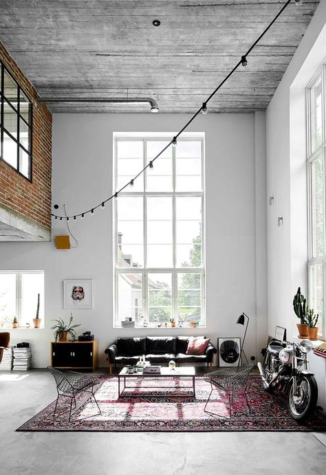 Warehouse Living, Chic Loft, Loft Home, Industrial Chic Decor, Industrial Home Design, Loft Interior, Black Leather Sofas, Industrial Living, Loft Interiors