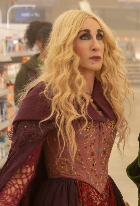 Sara Sanderson Makeup, Hocus Pocus Sisters, Sarah Sanderson Costume, Hermanas Sanderson, Hocus Pocus Characters, Pebbles Costume, Hocus Pocus Movie, Sarah Sanderson, Hocus Pocus 2