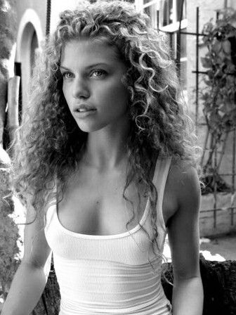 Annalynn McCord Natural Curls, Annalynne Mccord Hair, Annalynne Mccord, Hair Envy, Curly Girl, Indian Hairstyles, Trendy Hairstyles, Pretty Hairstyles, Textured Hair