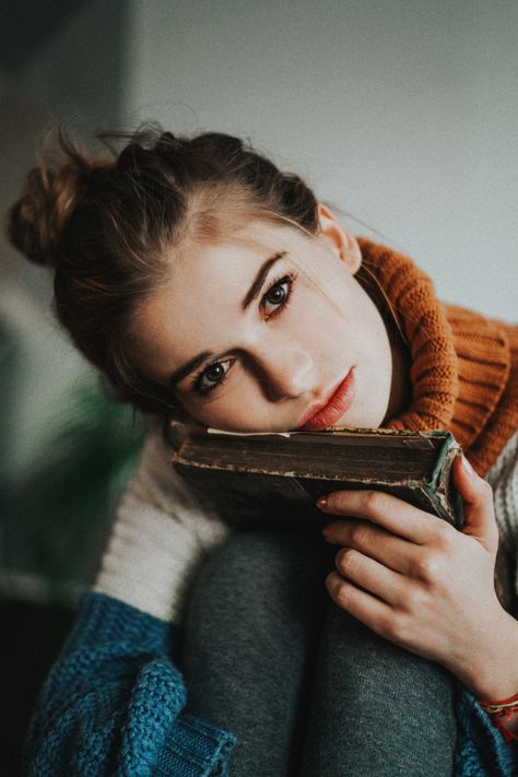 Photography Poses With Books, Writer Photoshoot Ideas, Photoshoot With Books, Author Photoshoot Ideas, Library Photoshoot Ideas, Author Pictures, Author Photoshoot, Author Headshots, Library Photoshoot