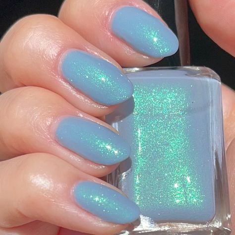 Blue Pearlescent Nails, Blue Iridescent Nails, Magical Nails, Dupatta Styling, Iridescent Nail Polish, Pretty Gel Nails, Iridescent Blue, Pastel Nails, Prom Nails