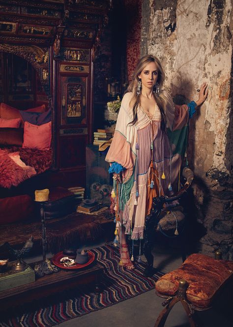 Suki Waterhouse, Margherita Missoni and More Beautiful Homes Photos | W Magazine - Hope Atherton ~ETS #bohemians Victorian Bohemian Decor, Boho Chic Interior Design, Boho Chic Interior, Haute Bohemian, Victorian Nightgown, Suki Waterhouse, Live Beautifully, Bohemian Decor, Vintage Tops